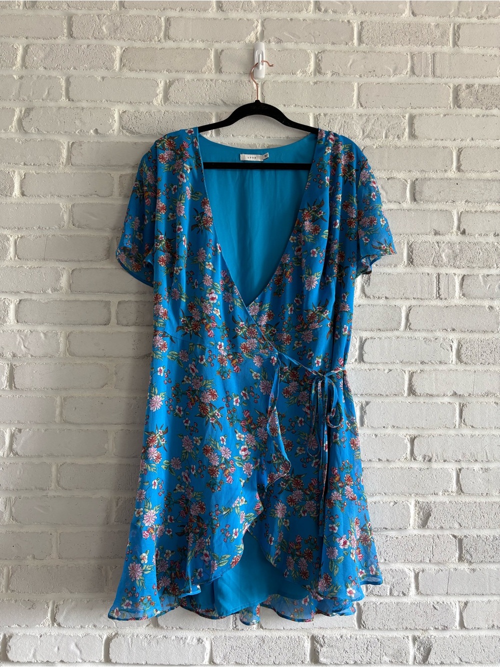 Lush Floral Short-Sleeve Wrap Dress, Size Large.